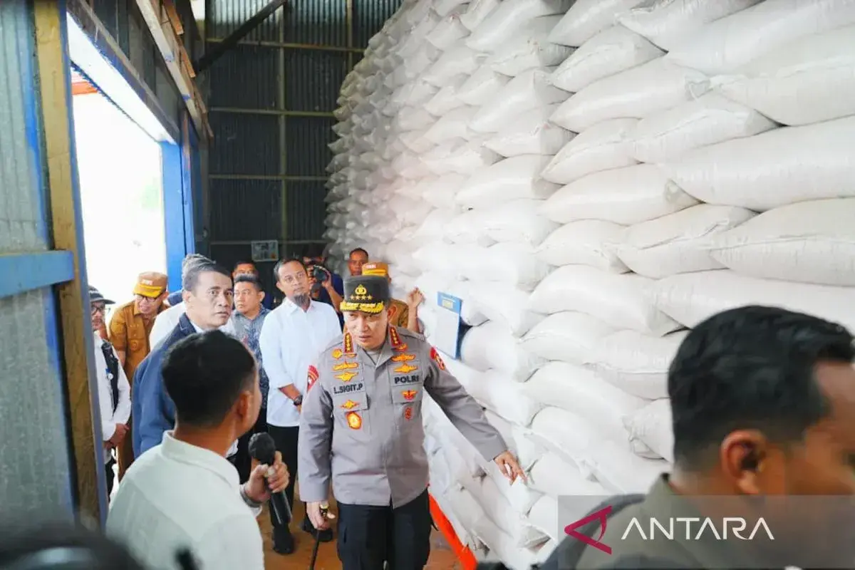 inp-chief-inspects-bulog-warehouse-to-ensure-food-security-program