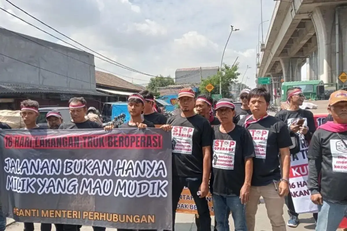 truck-operators-protest-16-day-eid-holiday-restrictions