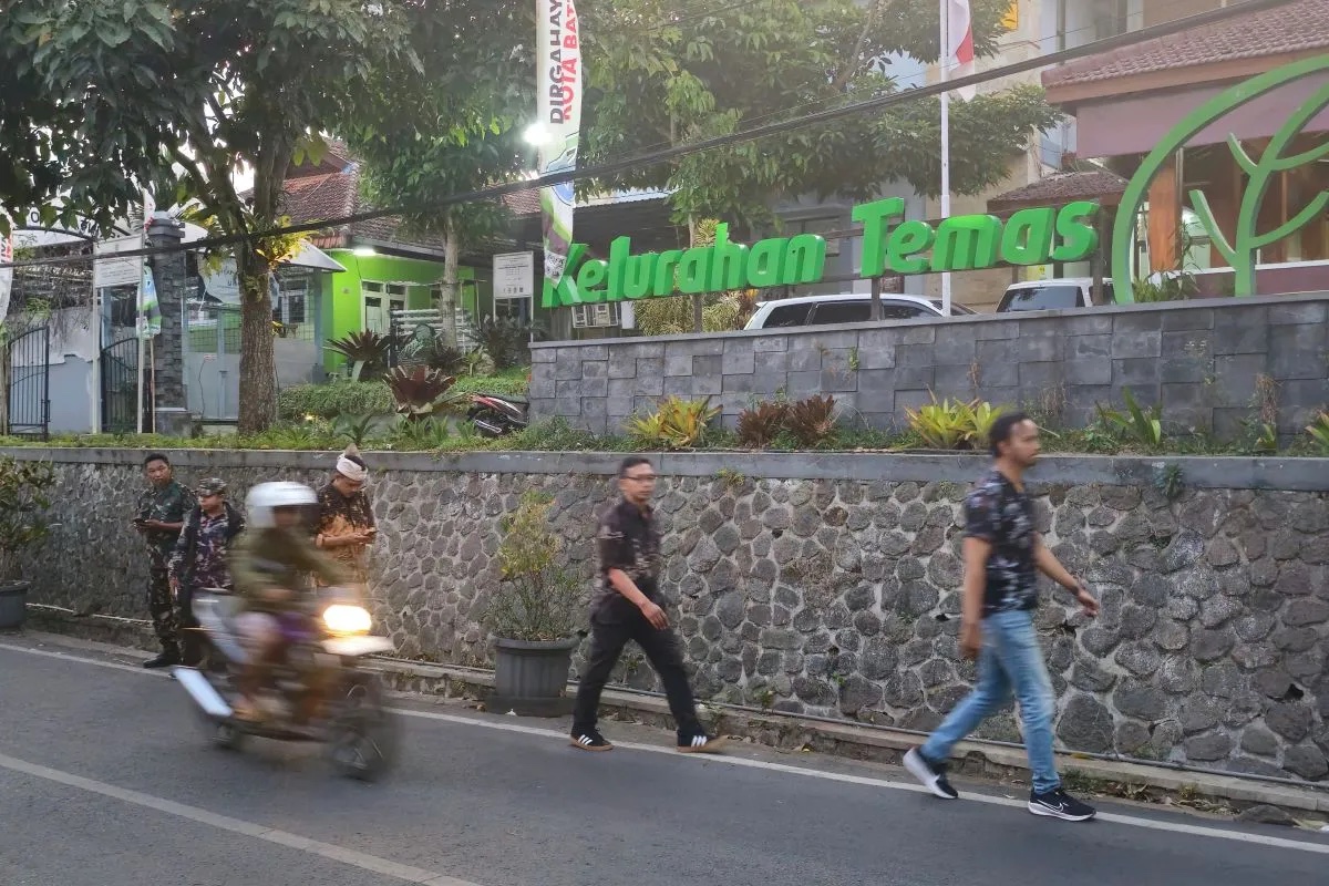 motorcyclist-in-batu-shot-by-unknown-person