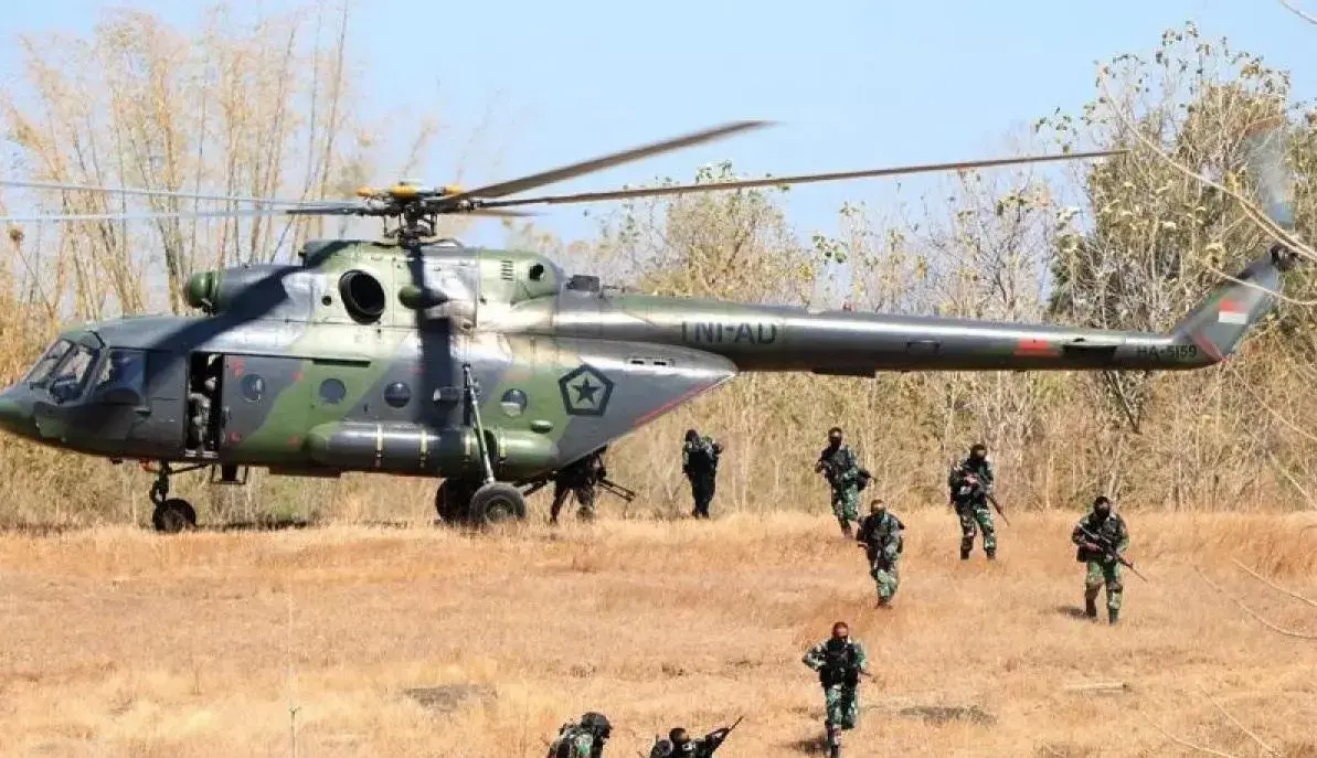 indonesian-army-deploys-two-helicopters-to-support-disaster-response-in-sumatra