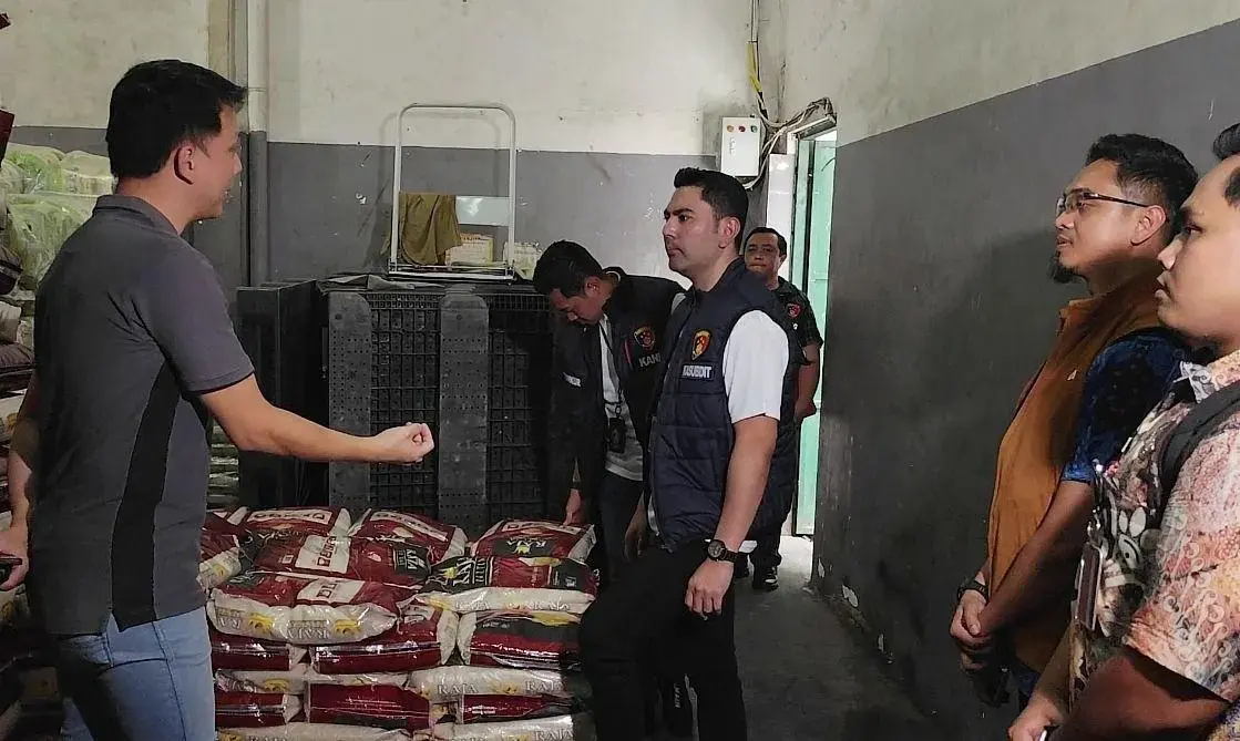 two-security-personnel-hit-by-armed-criminal-group-assailants-in-nabire