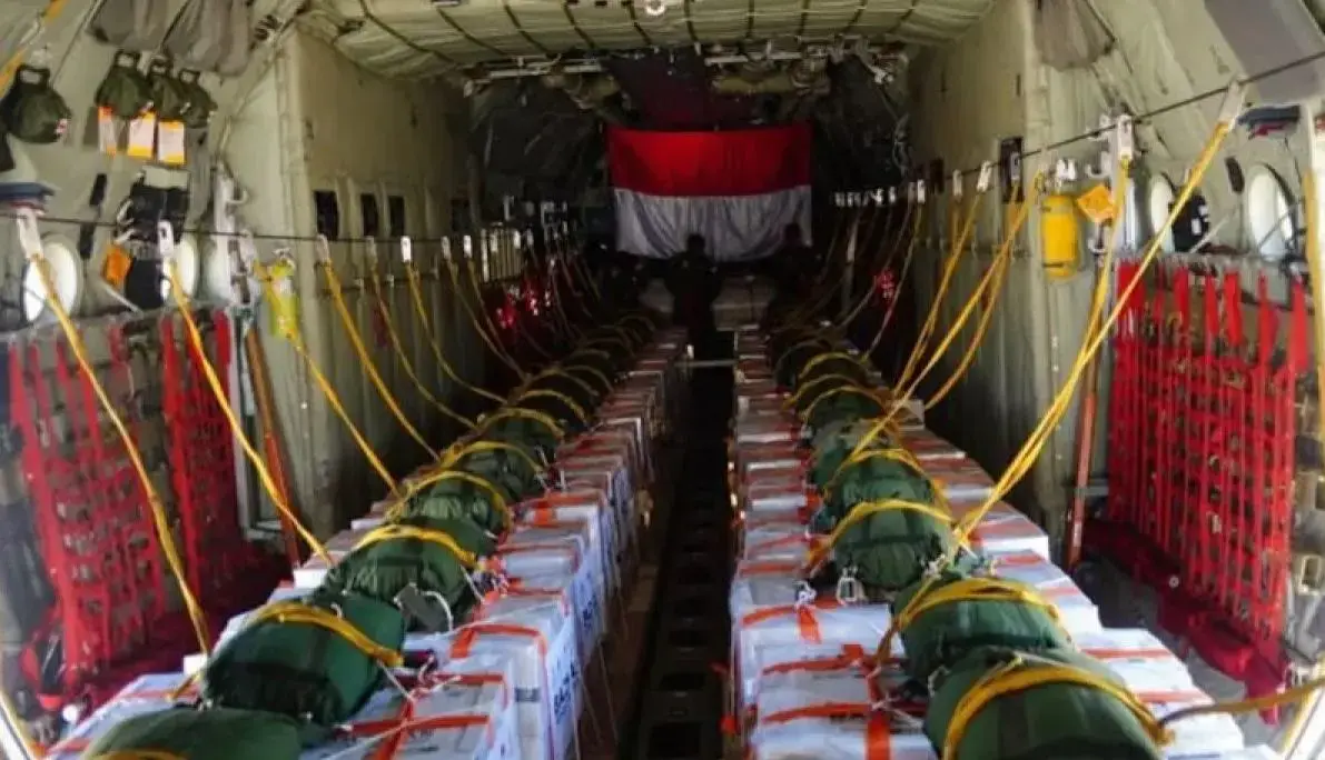 tni-airdrops-humanitarian-aid-to-gaza-on-indonesias-80th-independence-day