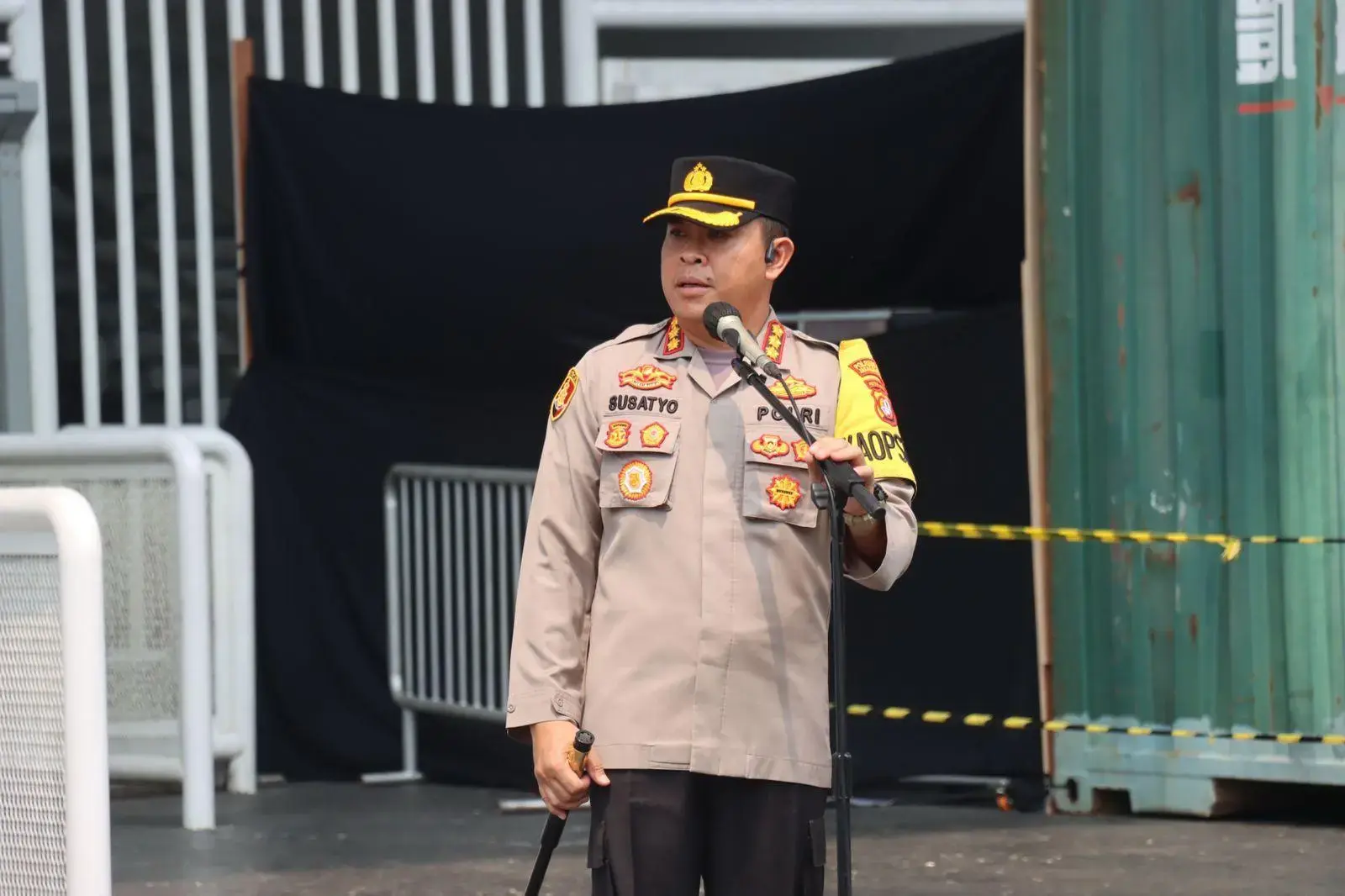 police-deployed-to-secure-the-joint-viewing-of-indonesia-vs-japan-football-match-at-gbk